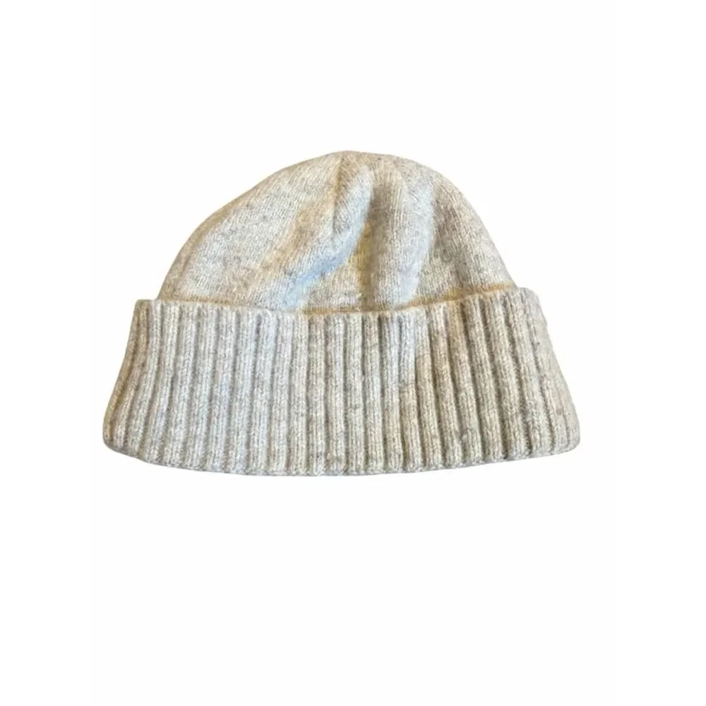 Patagonia Light Heather Gray Ribbed Cuffed Beanie with Mountain Patch